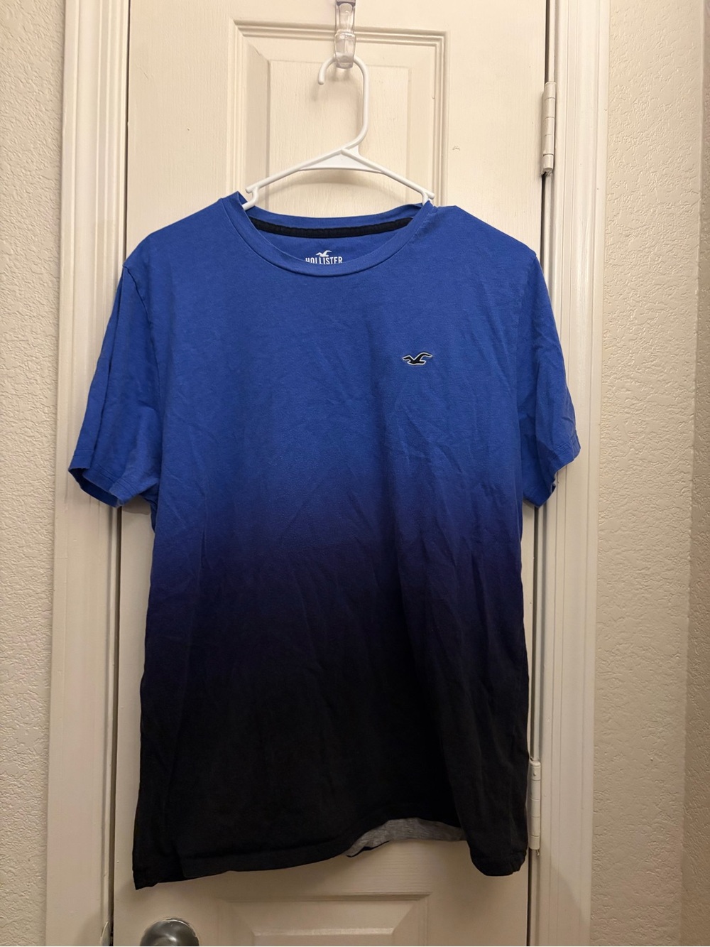 Hollister Menโs Blue-to-Black Ombre Crew Tee
